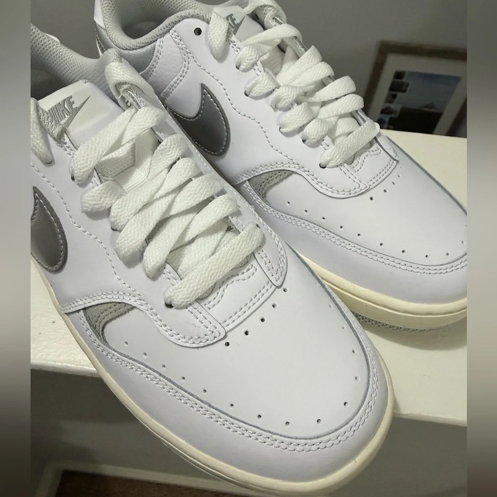 NIKE Gamma Force Sneakers - Women’s White Platform Shoes - Size 8.5 & 9